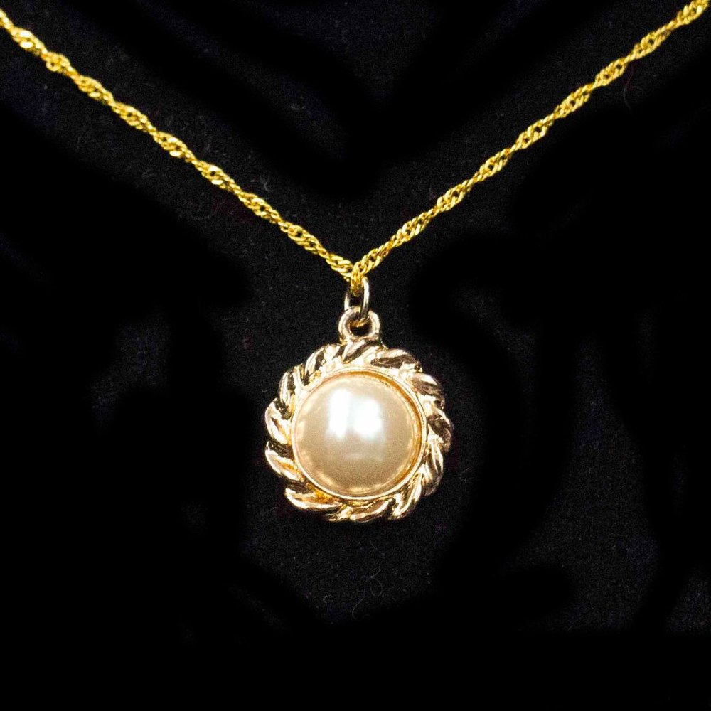 FAUX PEARL CIRCULAR PENDANT & 18KGF CHAIN -JNPPTD1 - Picture 1 of 5
